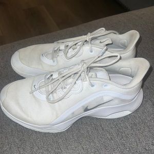 White Nike air max tennis shoes
